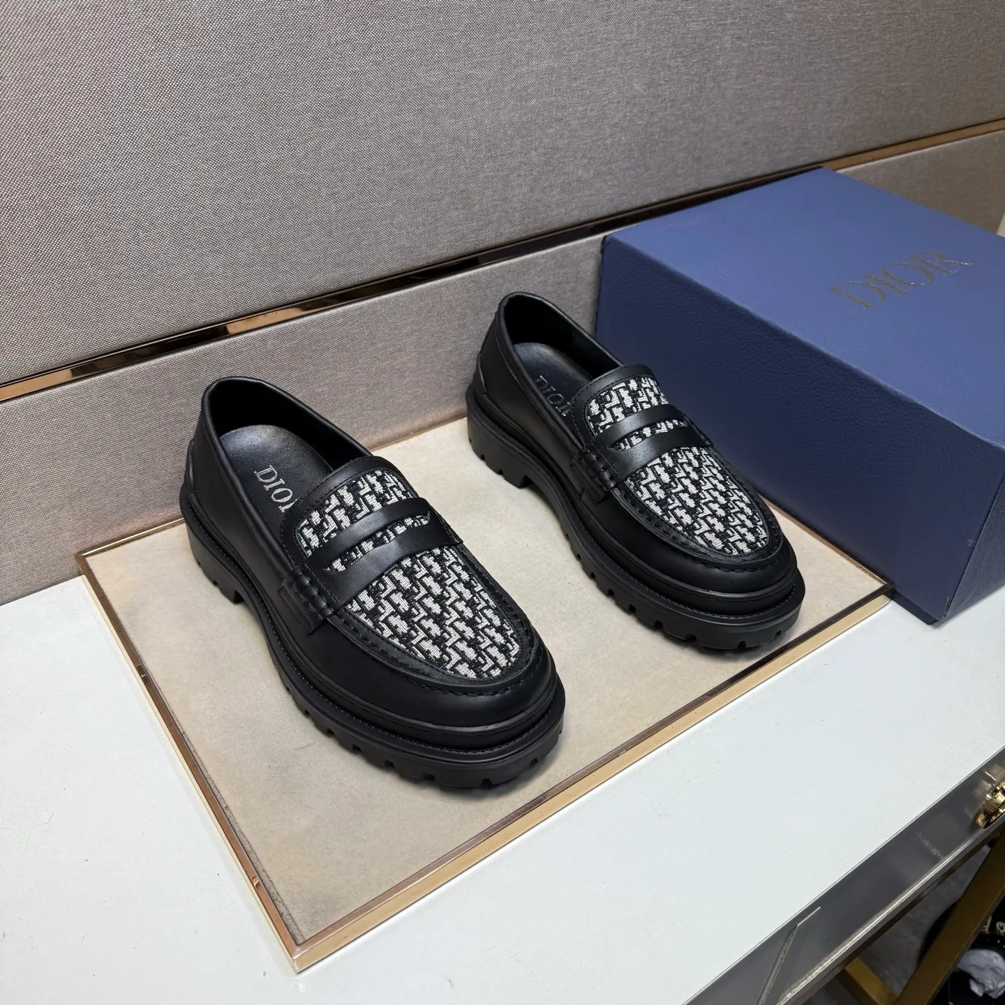 ⬛️Men's shoes 💰p442 [Dior~] Men's casual shoes 2025z cabinet sales simultaneously 🔶Size: 39-44 #️⃣ 🔷2 colors🔜The upper is made of multi-material splicing➕Genuine leather lining, comfortable and breathable, sole: original comfortable and wear-resistant outsole, ⚠️Real shot📱Photographed🎬The real thing is better📢📢📢